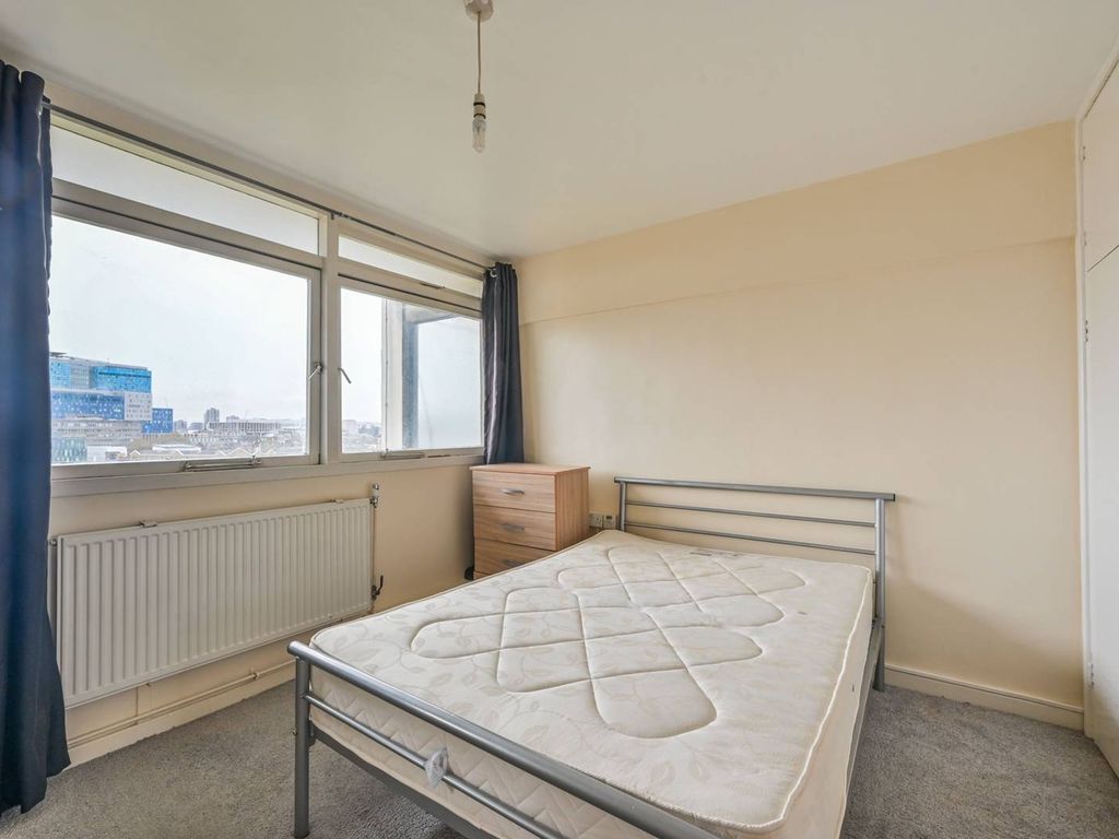 3 bed flat to rent in Coventry Road, Bethnal Green, London E1, £2,579