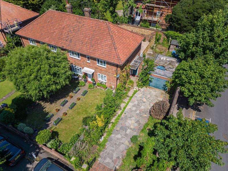 2 bed property for sale in Lancaster Road, London SW19 Zoopla