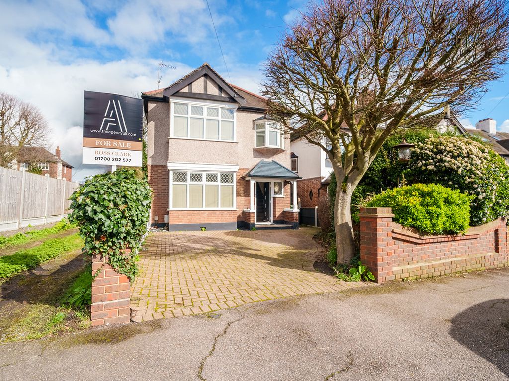 3 bed detached house for sale in Gilbert Road, Romford RM1, £635,000