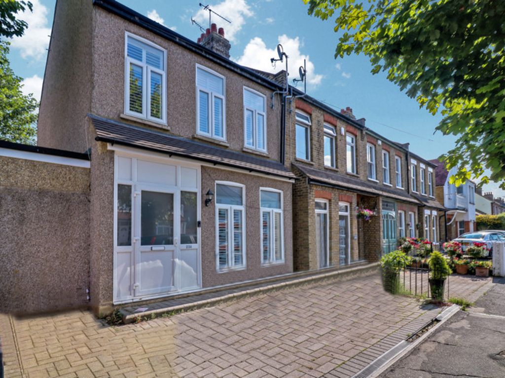 3 bed semidetached house for sale in North Avenue, SouthendOnSea SS2