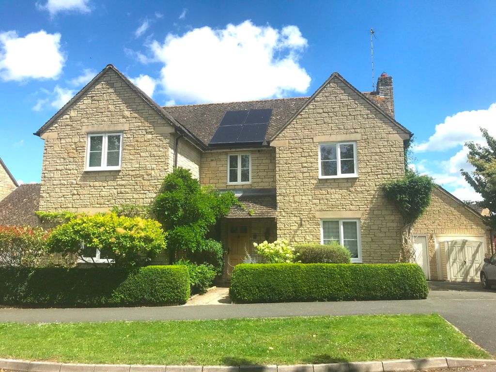 4 bed detached house for sale in Elm Grove, MiltonUnderWychwood