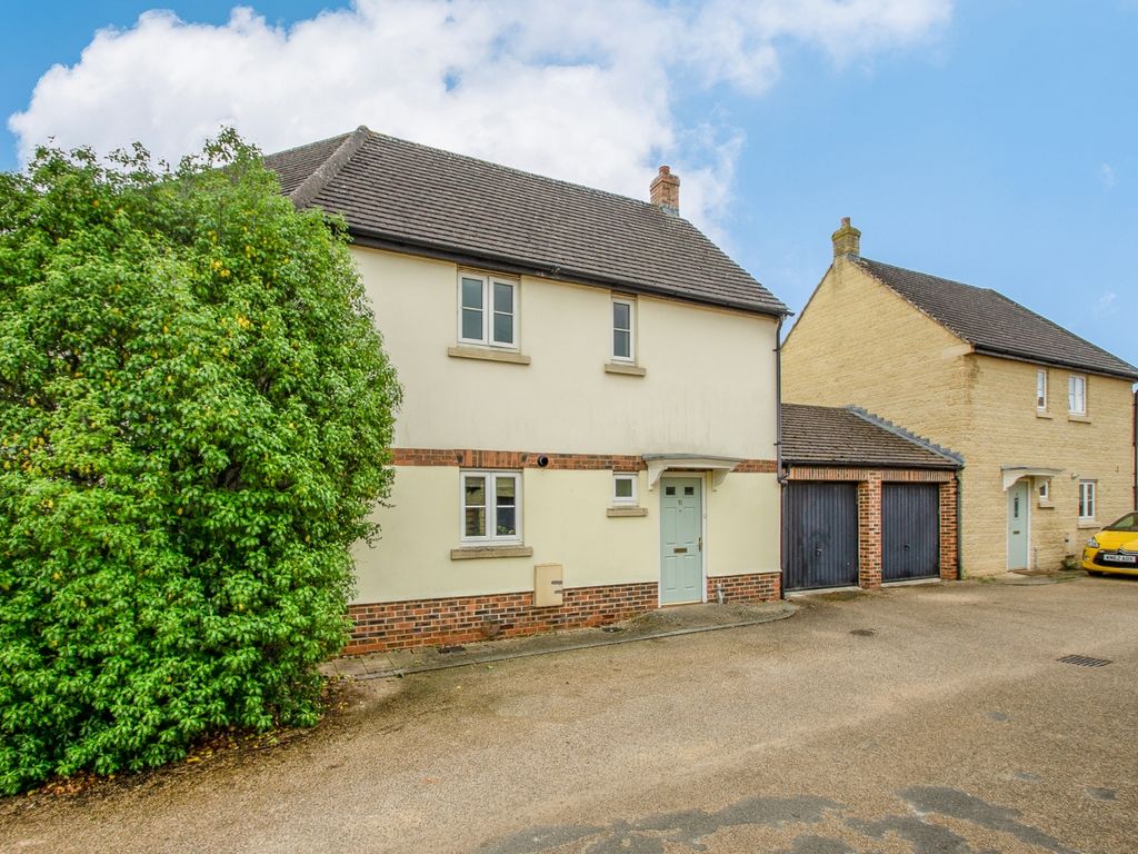 2 bed semidetached house for sale in Lupin Lane, Carterton