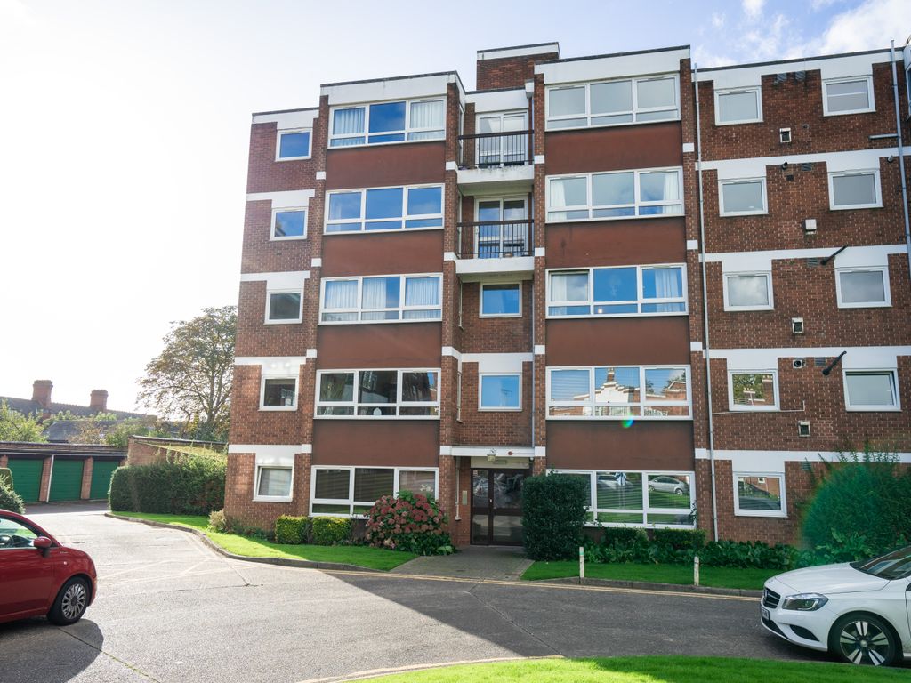 2 bed flat for sale in Knighton Court, Knighton Park Road, Clarendon