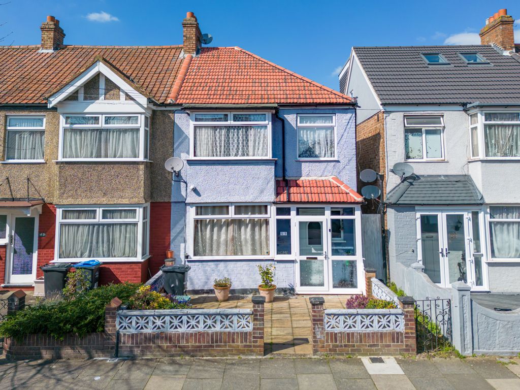 3 bed terraced house for sale in Manor Way, Mitcham CR4 Zoopla