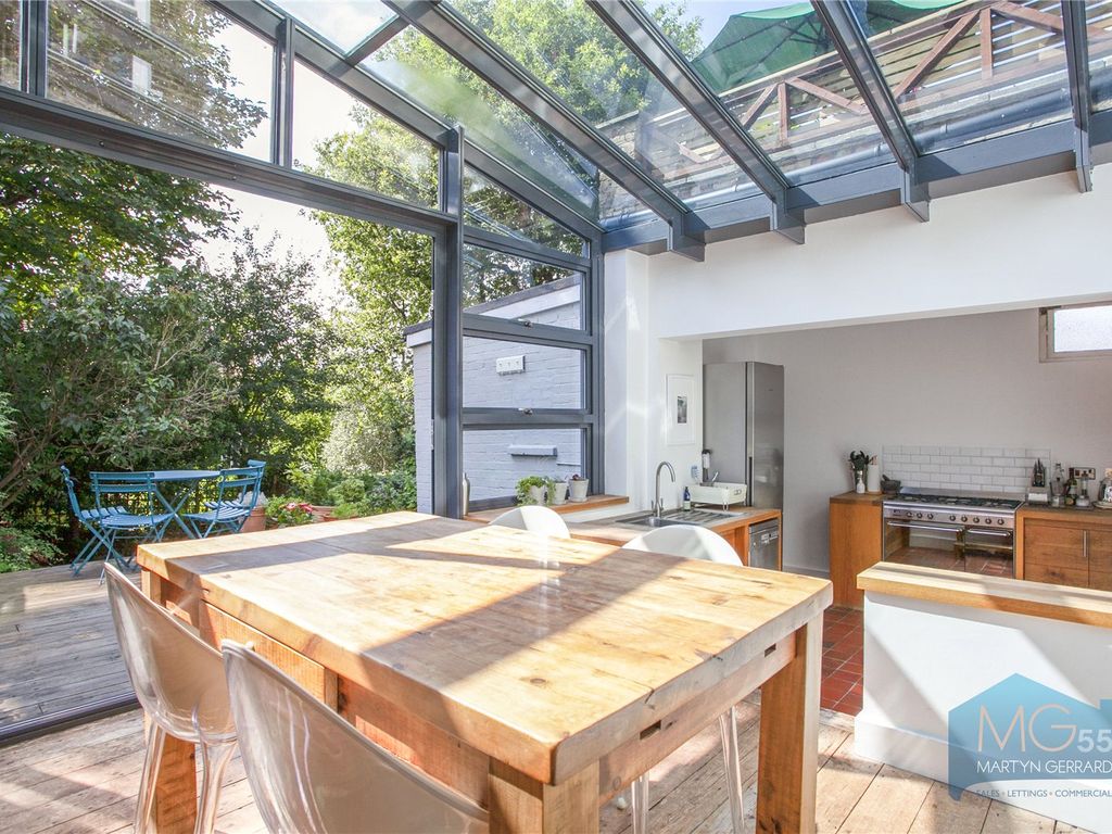 2 bed flat for sale in Uplands Road, Crouch End, London N8, £775,000