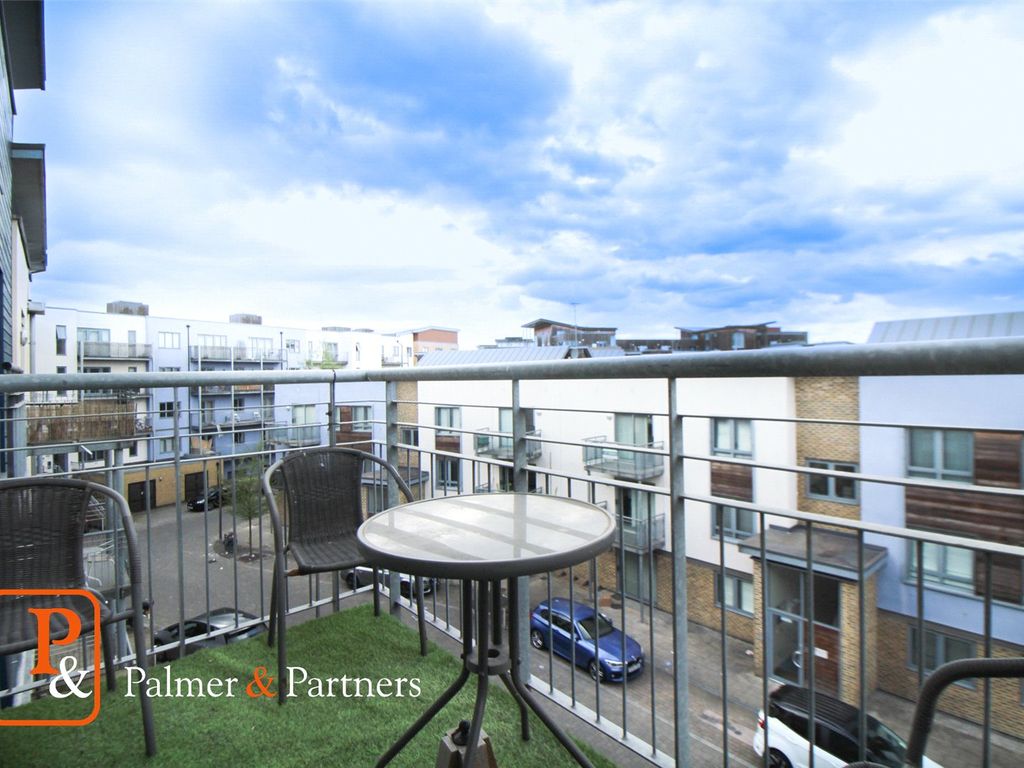 1 bed flat for sale in Quayside Drive, The Hythe, Colchester, Essex CO2