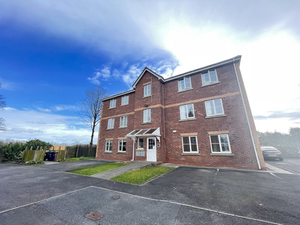 2 bed flat to rent in Charnley Court, Cottage Lane, Bamber Bridge PR5