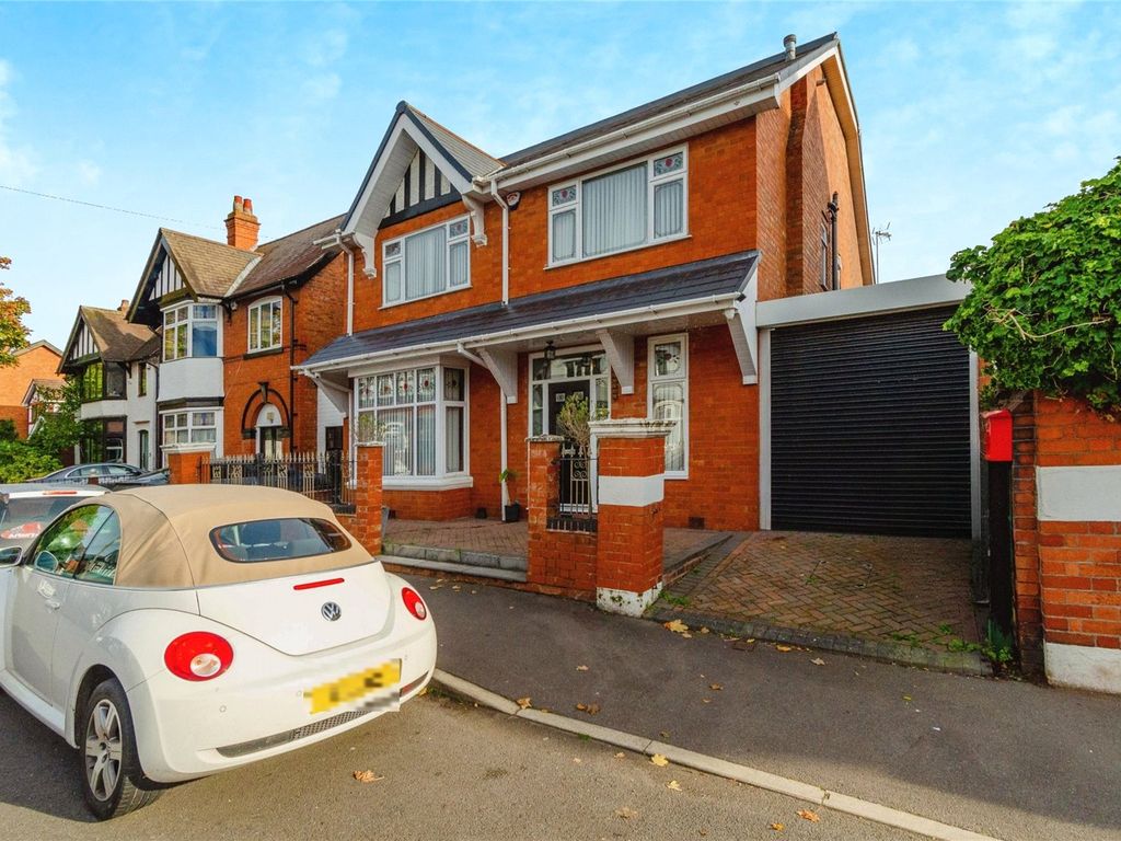 6 bed detached house for sale in Thompson Street, Willenhall, West