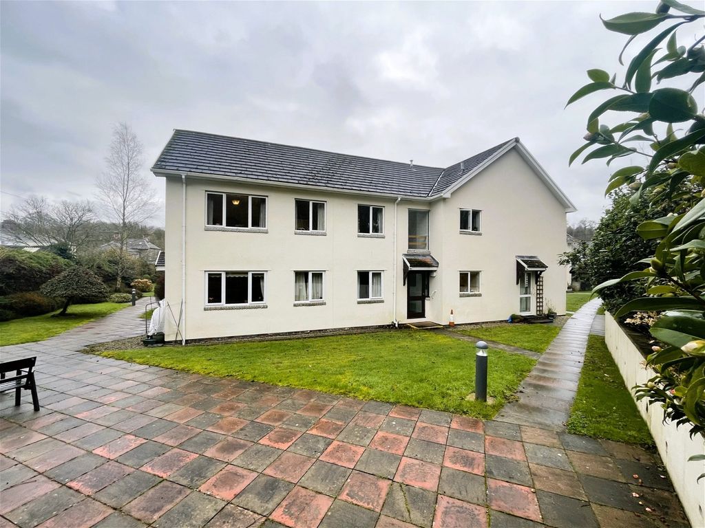 2 bed flat for sale in Parkwood Road, Tavistock PL19, £143,950 Zoopla