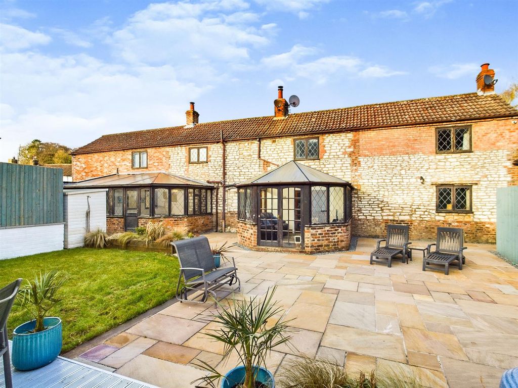 4 bed detached house for sale in Sledmere Road, Langtoft, Driffield