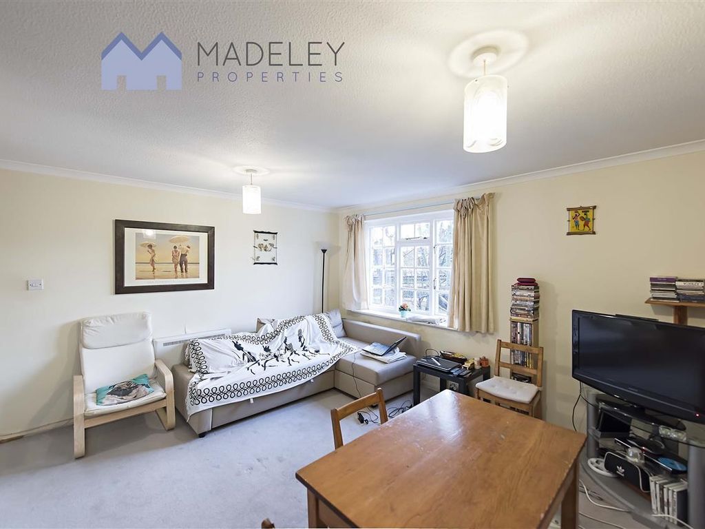 1 bed flat to rent in Cromwell Close W3, Acton Zoopla