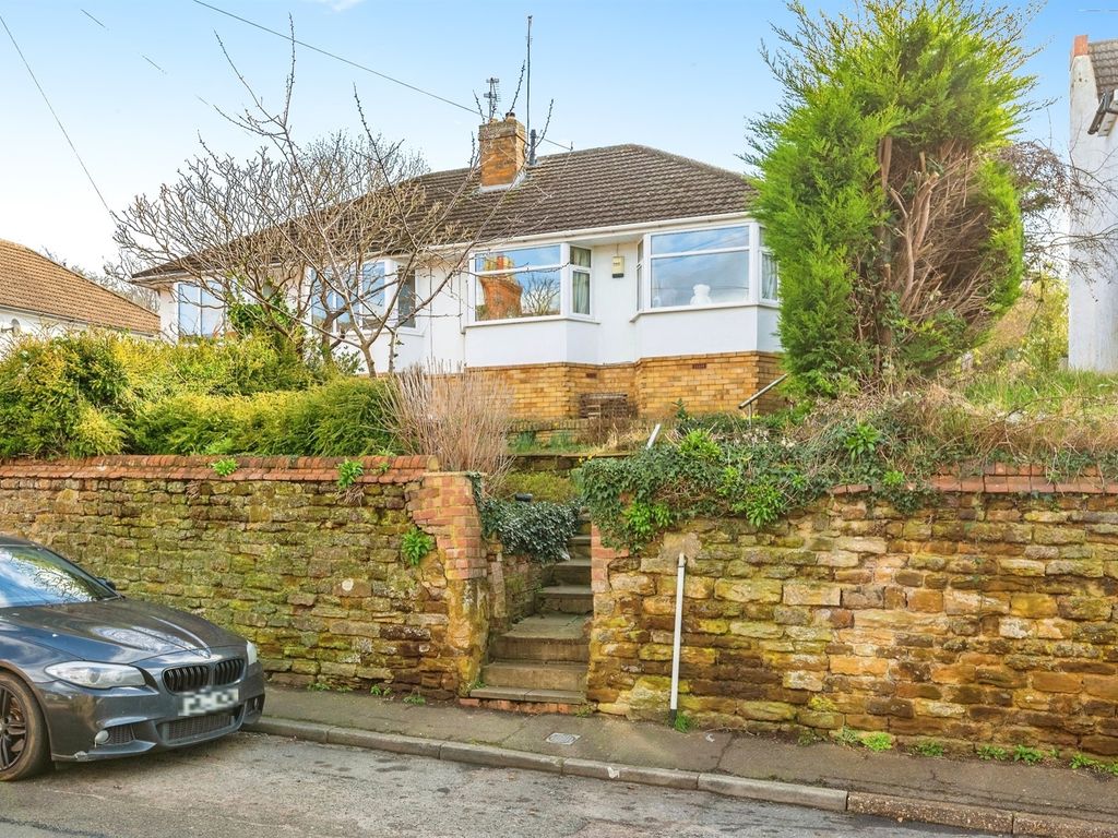 4 bed semidetached bungalow for sale in Water Lane, Wootton