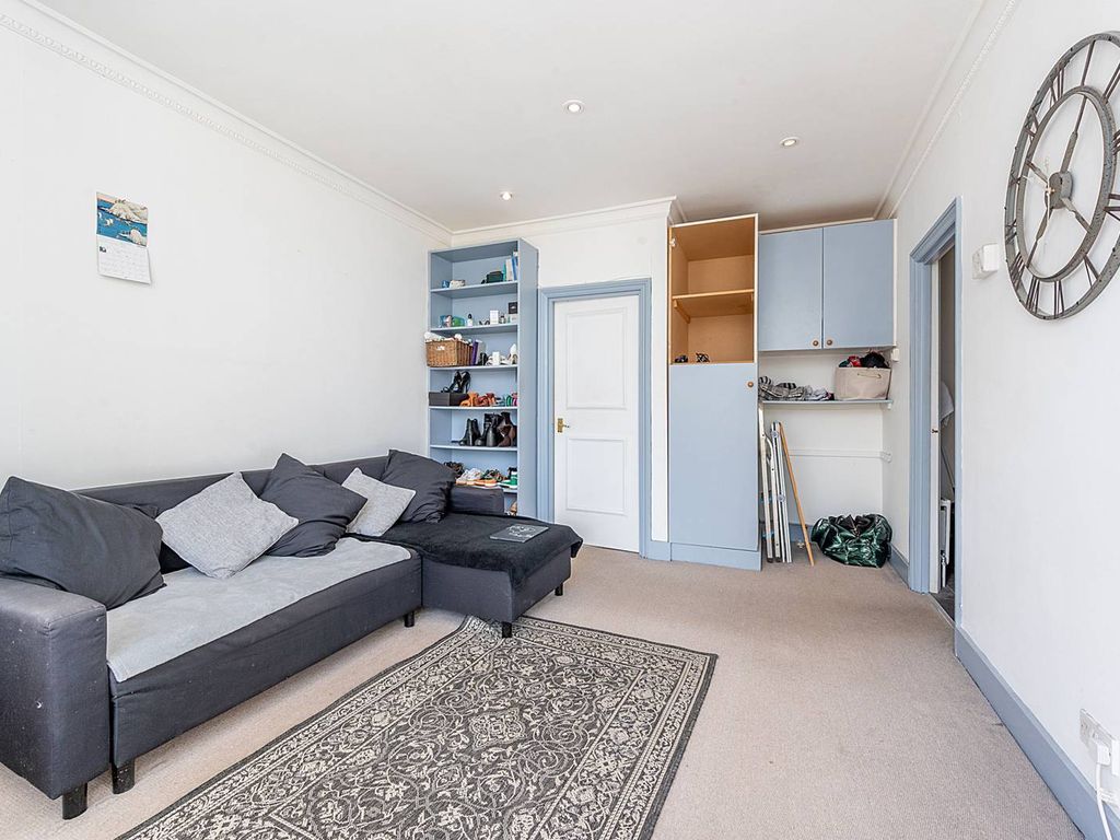 Cumberland Park, Poet's Corner, London W3