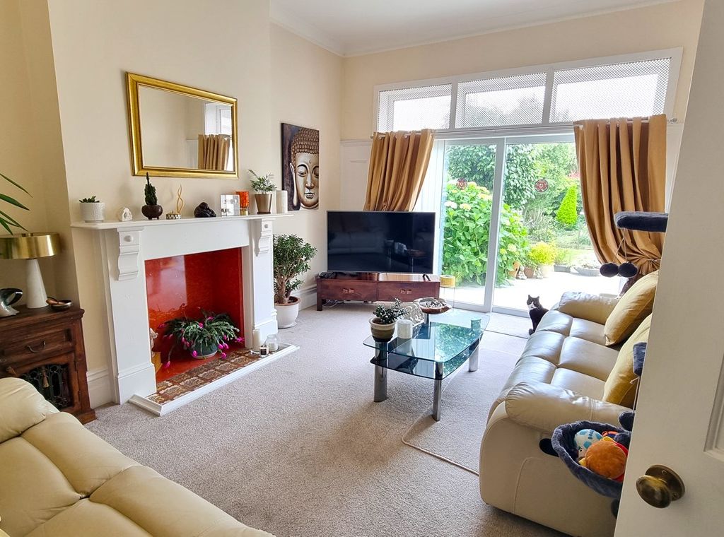 2 bed flat for sale in Wickham Avenue, BexhillOnSea TN39, £274,950