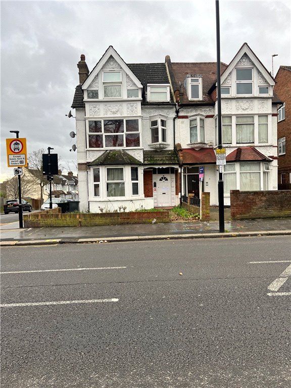 1 bed flat for sale in South Norwood Hill, London SE25, £140,000 Zoopla