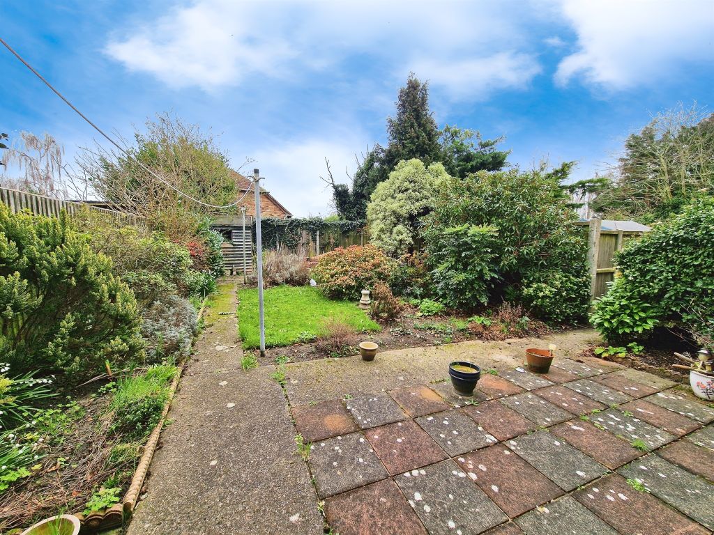 3 bed end terrace house for sale in The Charltons, BoughtonUnderBlean, Faversham ME13, £