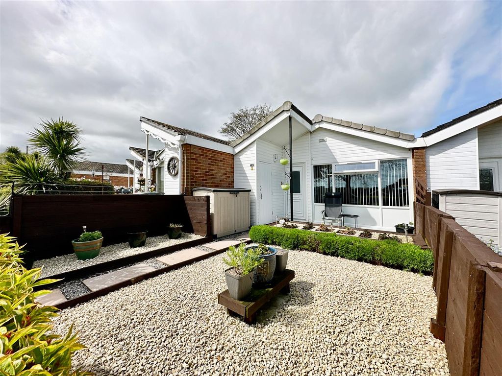 2 bed terraced bungalow for sale in Cumber Drive, Brixham TQ5 Zoopla