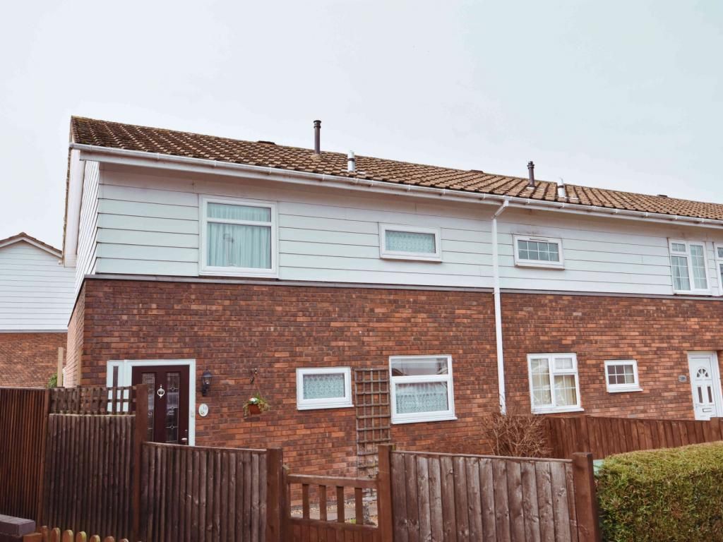 3 bed end terrace house for sale in Brighton Hill, Basingstoke RG22