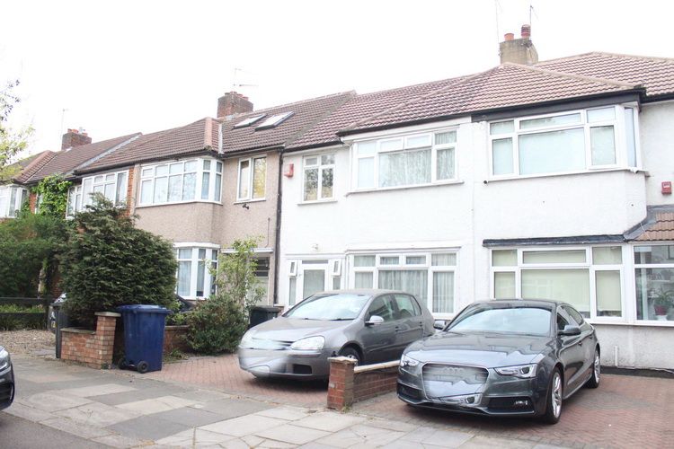 3 bed terraced house for sale in Carr Road, Northolt UB5 Zoopla