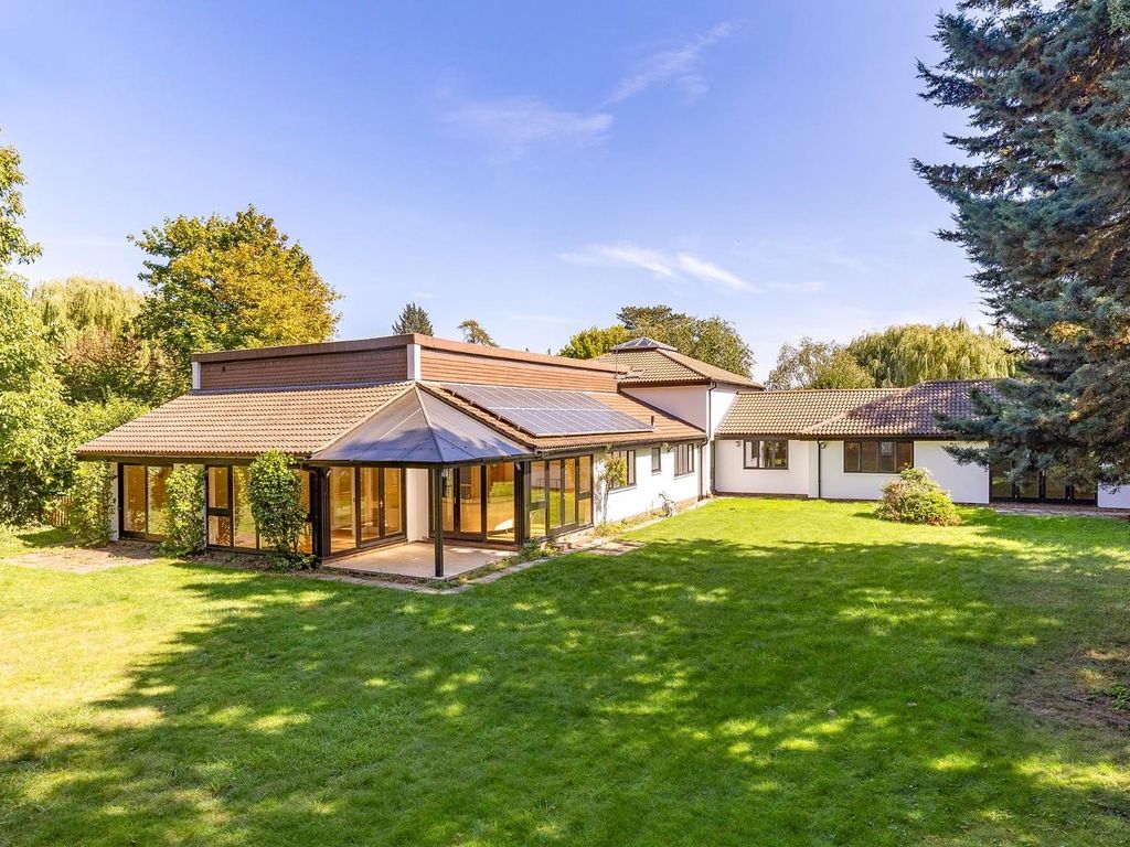 6 bed detached house for sale in Gazeley Road, Trumpington, Cambridge