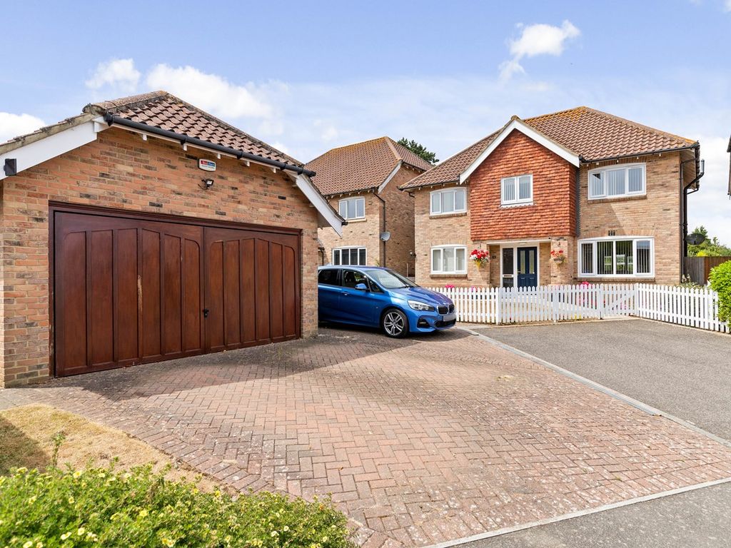 5 bed detached house for sale in Maypole Close, Hawkinge, Folkestone