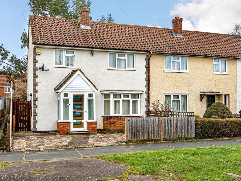 3 bed end terrace house for sale in Lockhart Road, Cobham KT11 Zoopla