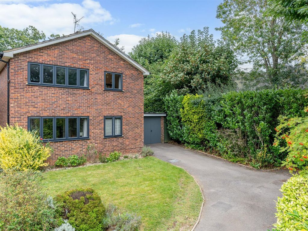 4 bed detached house for sale in Marlborough Close, Welwyn AL6, £
