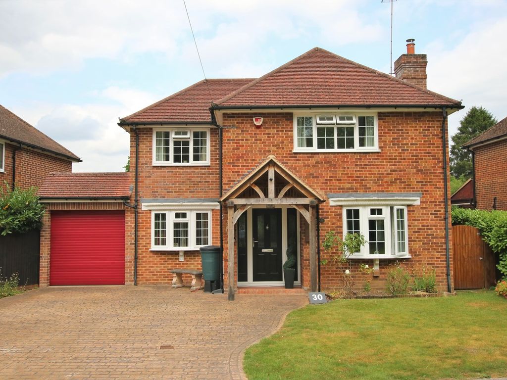 4 bed detached house for sale in Sandhurst Road, Finchampstead