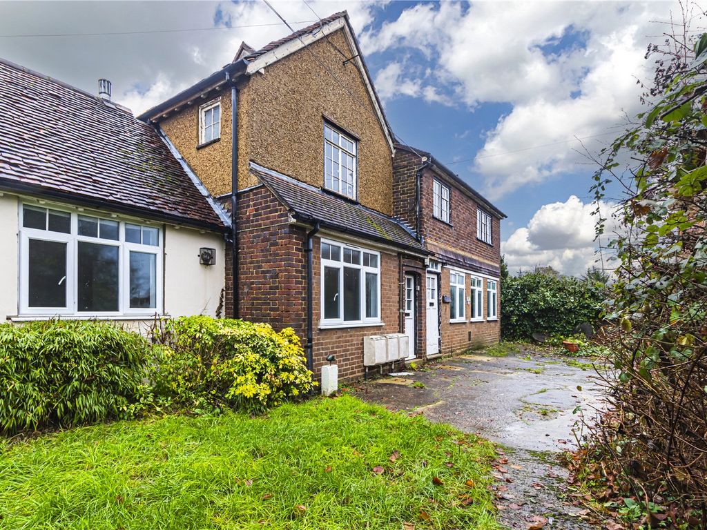 3 bed detached house for sale in Langley Hill, Kings Langley