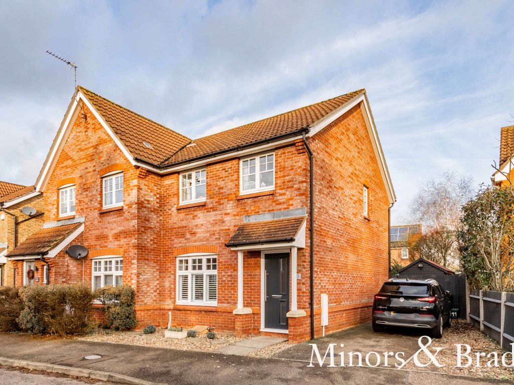 3 bed semidetached house for sale in Willoughby Way, Rackheath