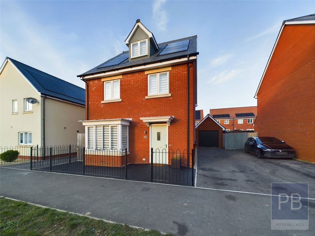 4 bed detached house for sale in Vale Road, Cleeve, Cheltenham