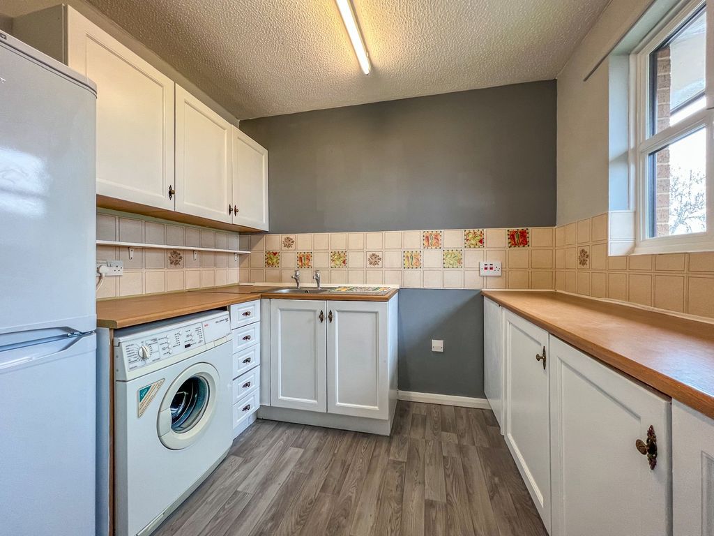 Carisbrook Lodge, Hilltop Close, Rayleigh SS6  