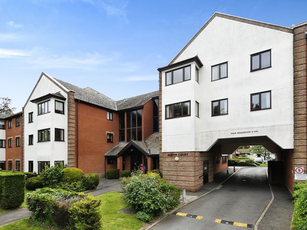 1 bed flat for sale in Albion Court, Sun Street, Billericay, Essex CM12