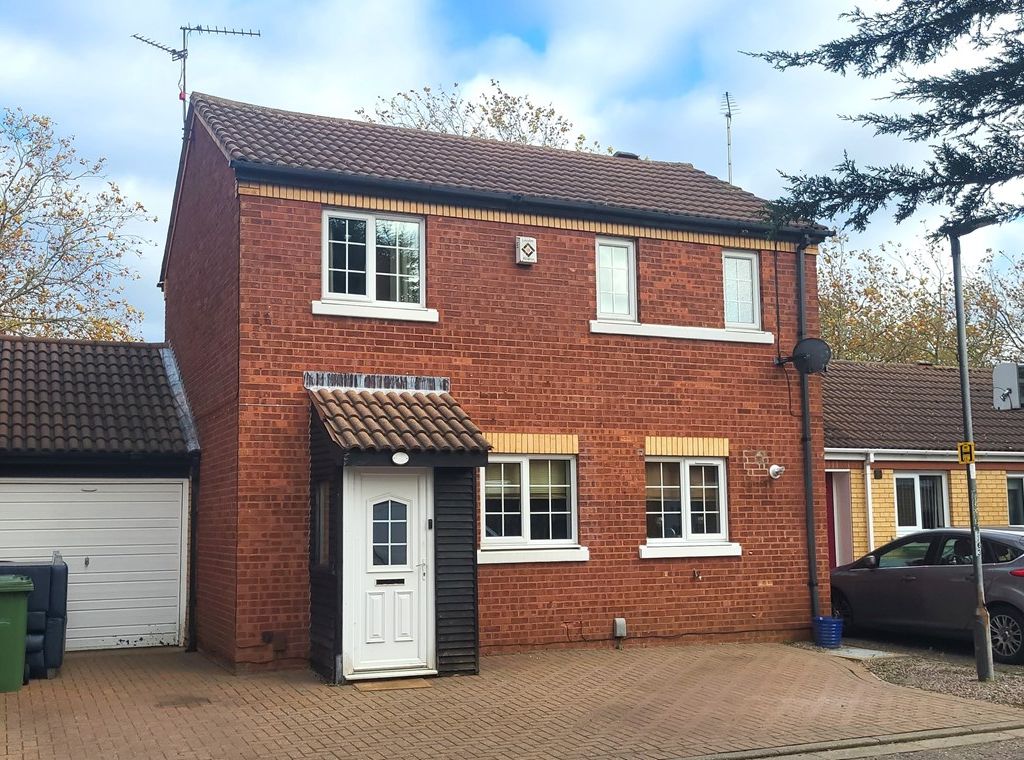 3 bed link detached house for sale in Far Pasture, Werrington