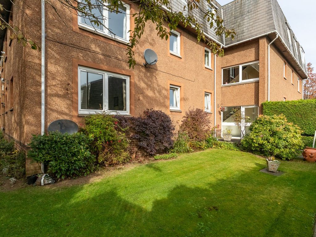 2 bed flat for sale in East Trinity Road, Trinity, Edinburgh EH5, £
