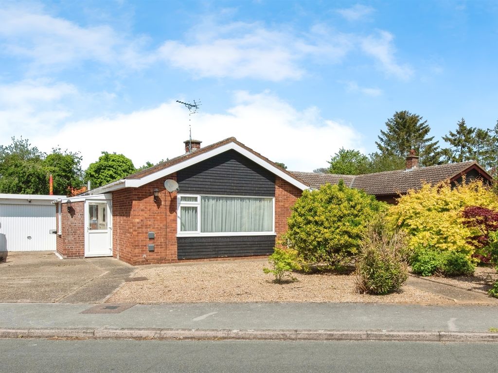 3 bed detached bungalow for sale in Covey Way, Lakenheath, Brandon IP27