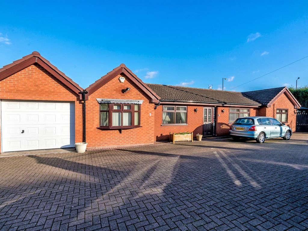 4 bed detached bungalow for sale in Pooles Lane, Willenhall WV12 Zoopla