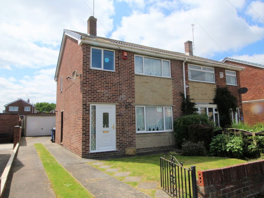 3 bed semidetached house for sale in Darrington Drive, Warmsworth