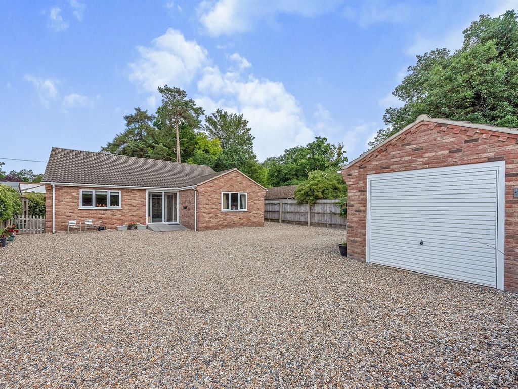 3 bed detached bungalow for sale in Bury Road, Mildenhall, Bury St