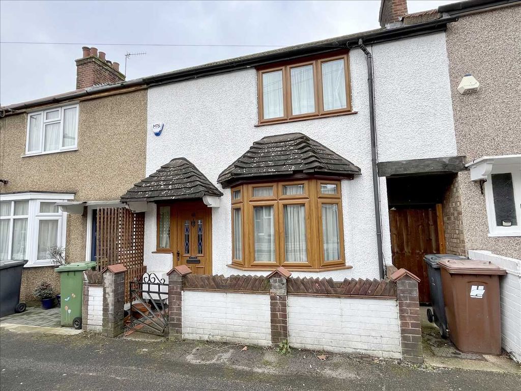 2 bed terraced house for sale in Ashdon Road, Bushey WD23., £439,950