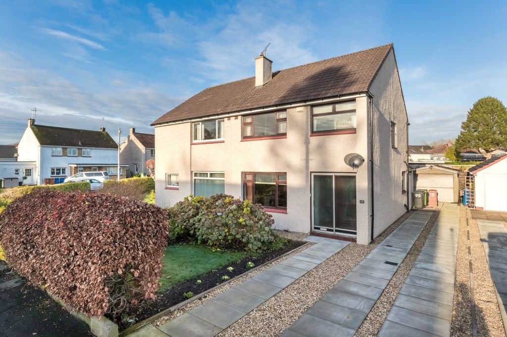 3 bed semidetached house for sale in Stirling Drive,