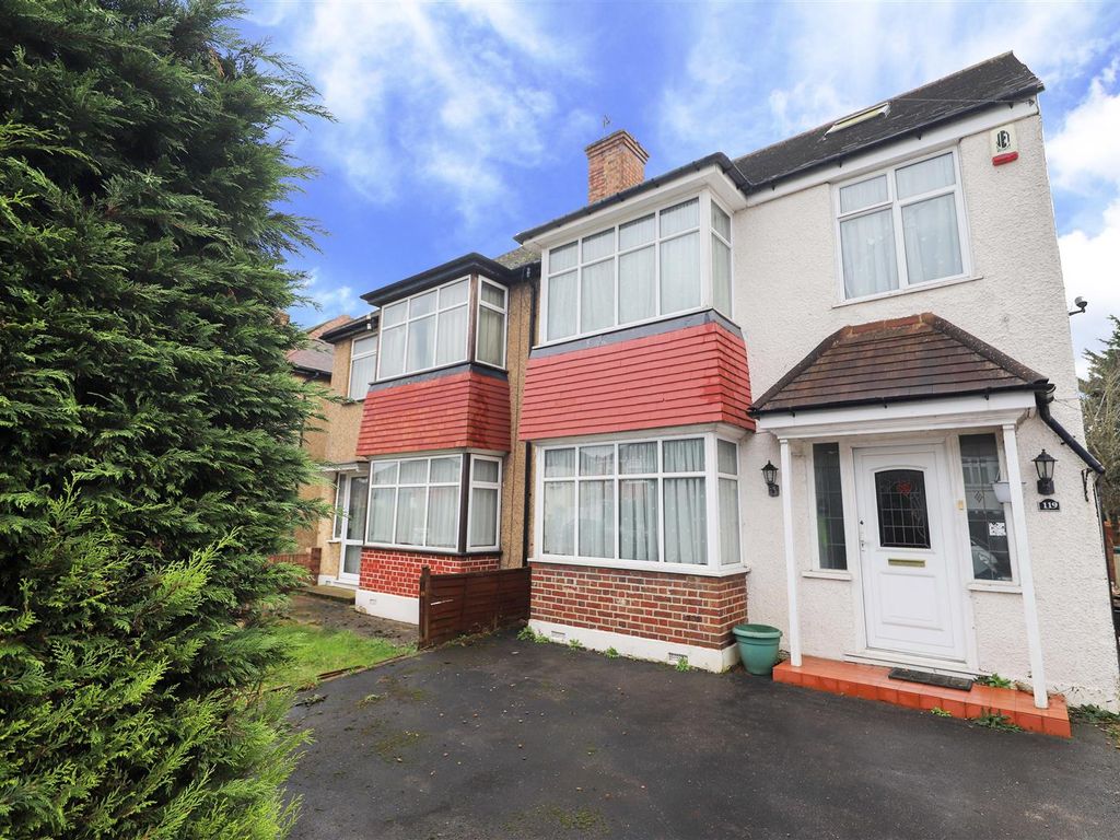 4 bed semidetached house for sale in Windsor Avenue, Hillingdon