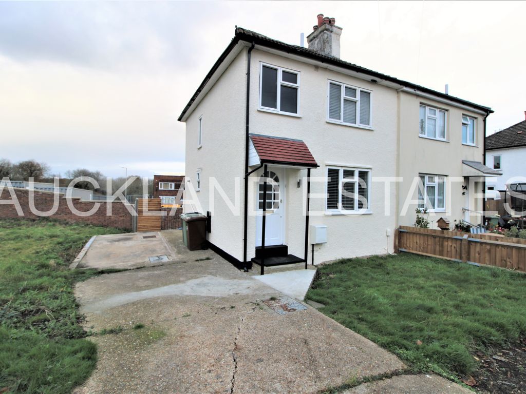 3 bed semidetached house to rent in Cranborne Road, Potters Bar EN6, £