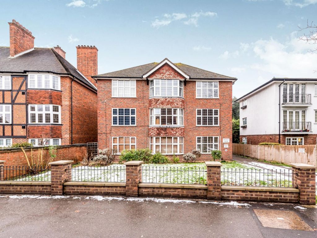 1 bed flat to rent in Ashley Road, Epsom KT18, £1,200 pcm Zoopla