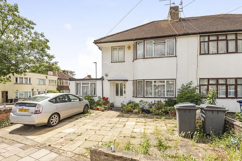 3 bed semidetached house for sale in Green Lane, Edgware, Greater