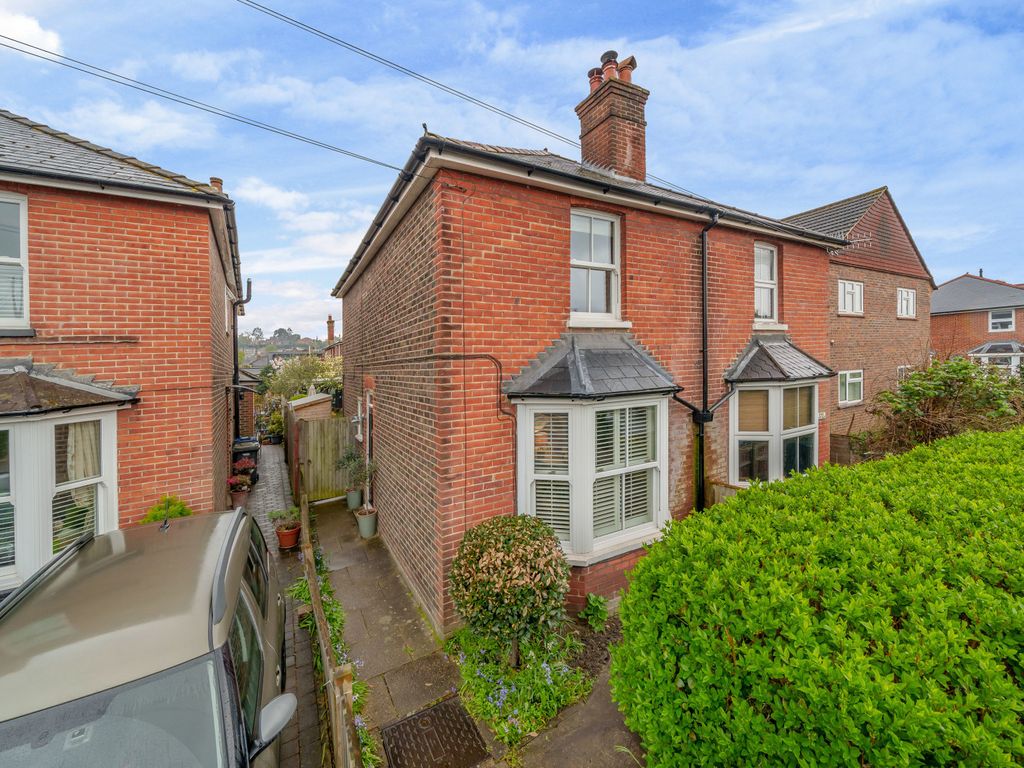2 bed detached house for sale in Bourne Road, Godalming GU7 Zoopla