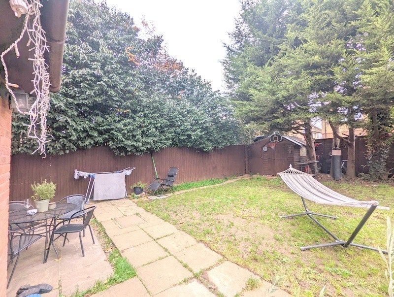 1 bed end terrace house for sale in Drive, Bedfont TW14, £