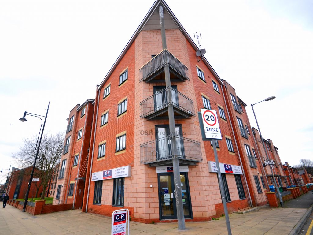 2 bed flat to rent in Meridian Square, Stretford Road, Hulme