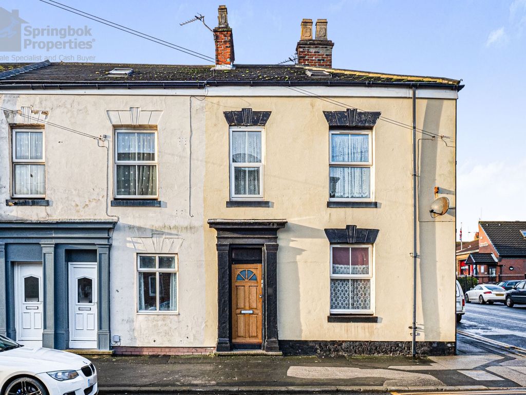 6 bed terraced house for sale in Queen Street, Withernsea, North