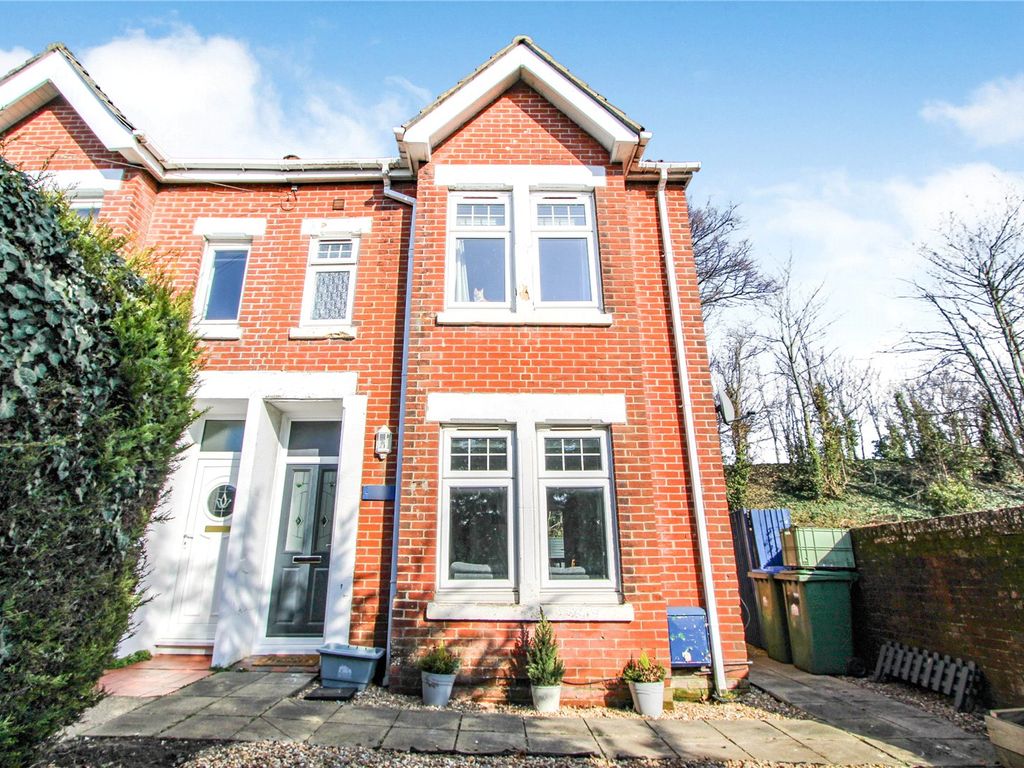 3 bed semidetached house for sale in Portsmouth Road, Southampton